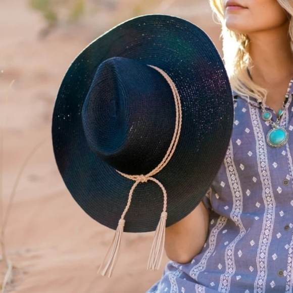 Shasta Black Chic Trendy Hat - Picture 3 of 4